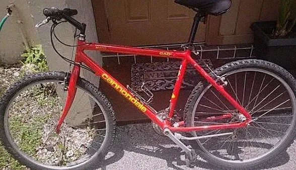 Cannondale M200 Red Mountain Bike 26in Cantilever Flat Bar Aluminum
