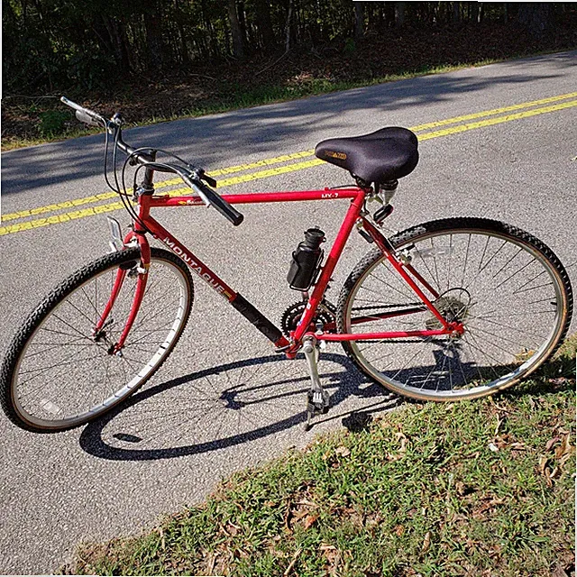 Montague MX-7 Folding Commuter Bike . Chromoly. Wheel Size 27.5. Used Red
