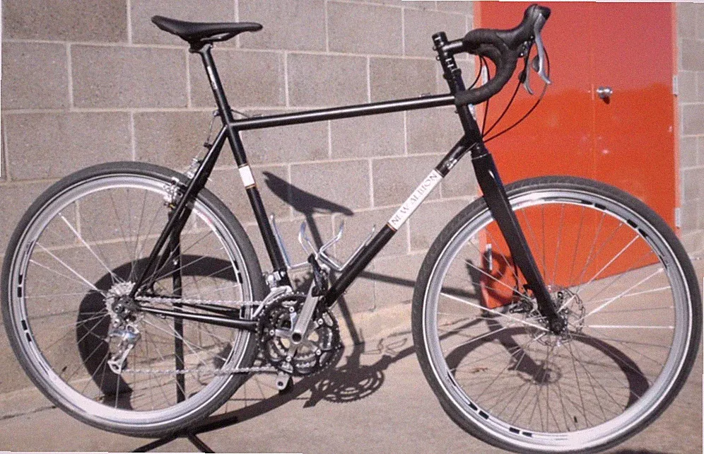 Cantilever brake bicycle